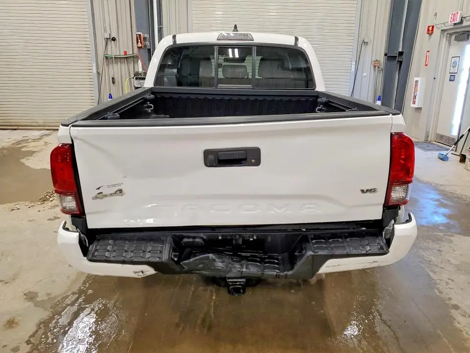 2022 TOYOTA TACOMA SR V6  