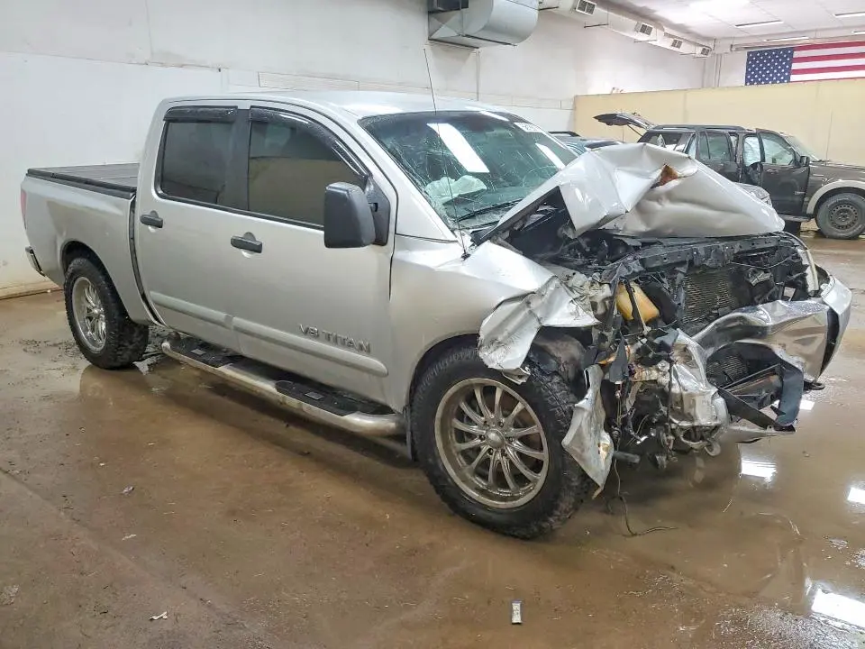 2010 NISSAN TITAN SE  
