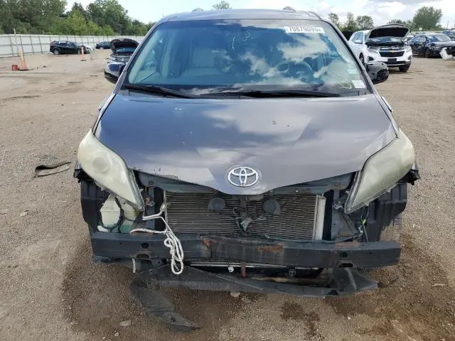 2011 TOYOTA SIENNA XLE  