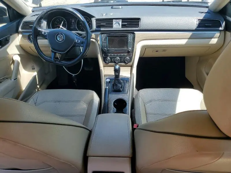 2017 VOLKSWAGEN PASSAT SE  