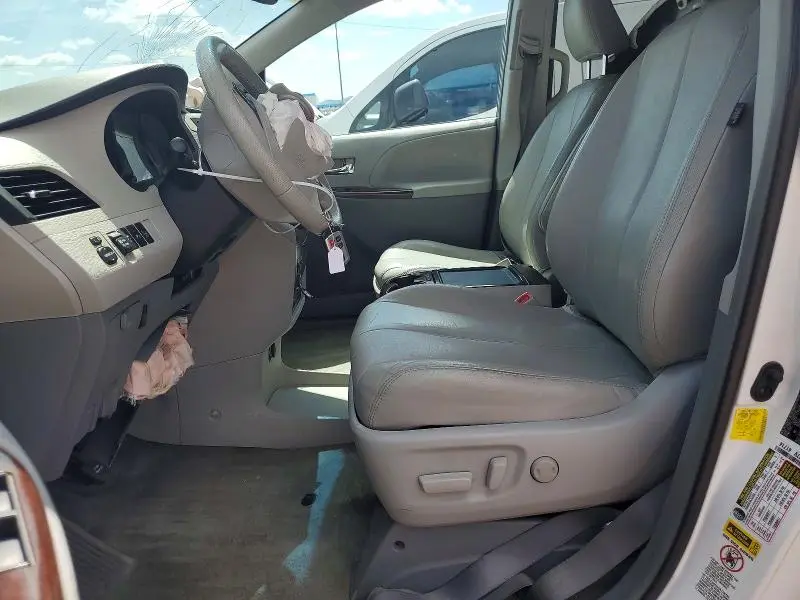 2013 TOYOTA SIENNA XLE 7-PASSENGER AUTO ACCESS SEAT  