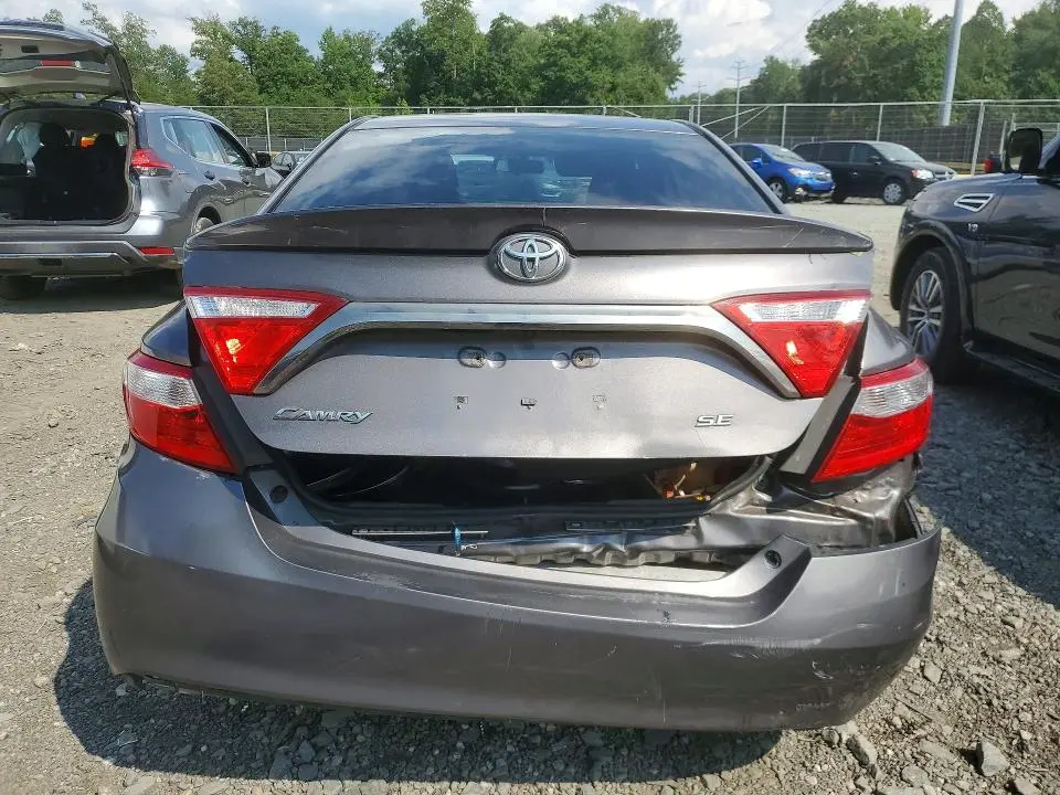 2016 TOYOTA CAMRY SE  