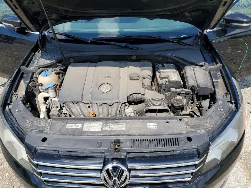 2013 VOLKSWAGEN PASSAT SE  