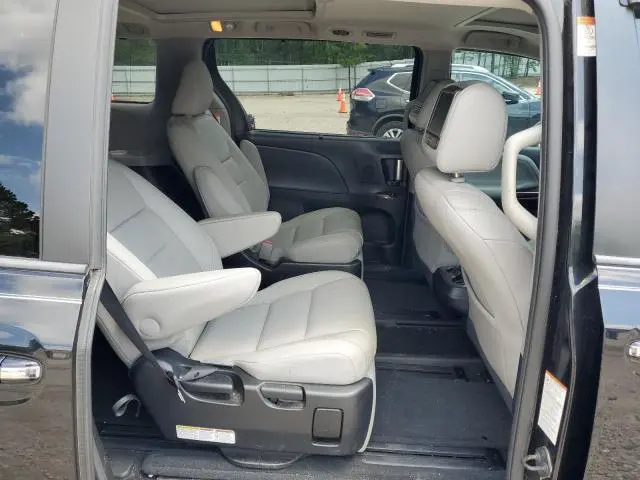 2015 TOYOTA SIENNA XLE  
