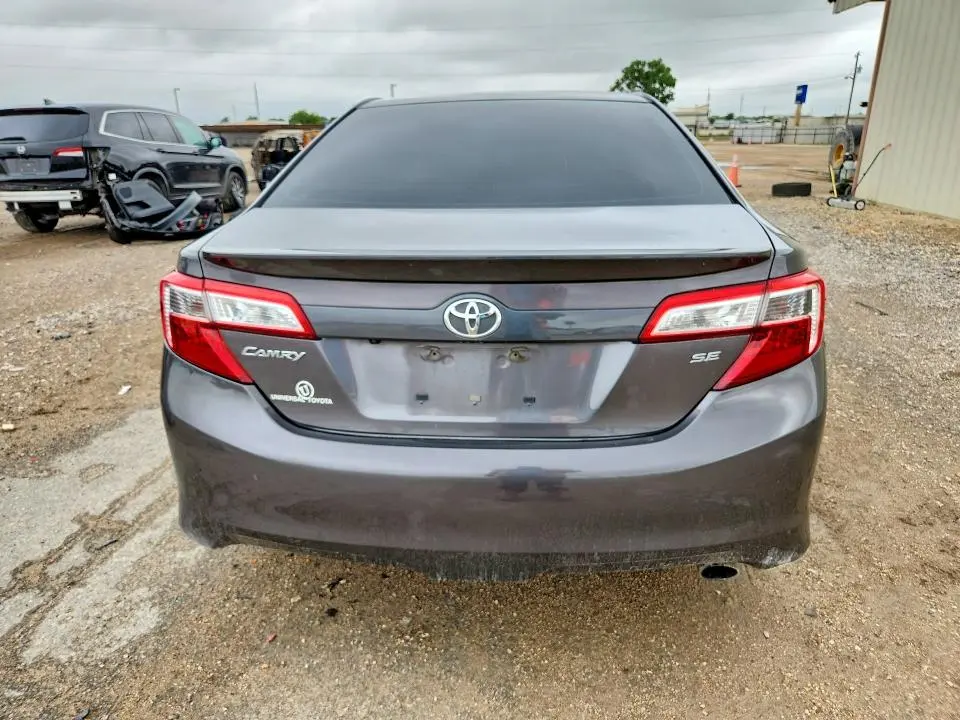 2014 TOYOTA CAMRY SE  