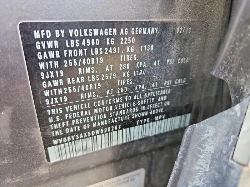 2013 VOLKSWAGEN TIGUAN S  