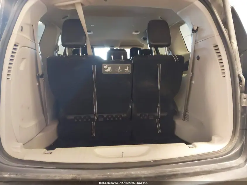 2021 CHRYSLER VOYAGER LXI