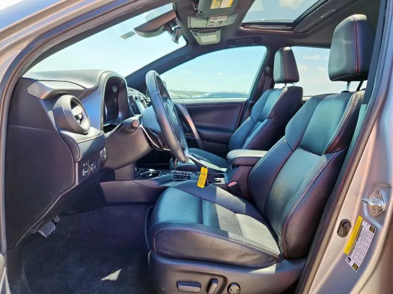 2018 TOYOTA RAV4 SE  