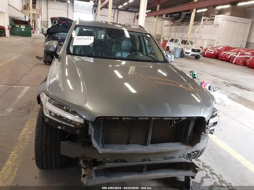 2017 VOLVO XC90 T6 MOMENTUM