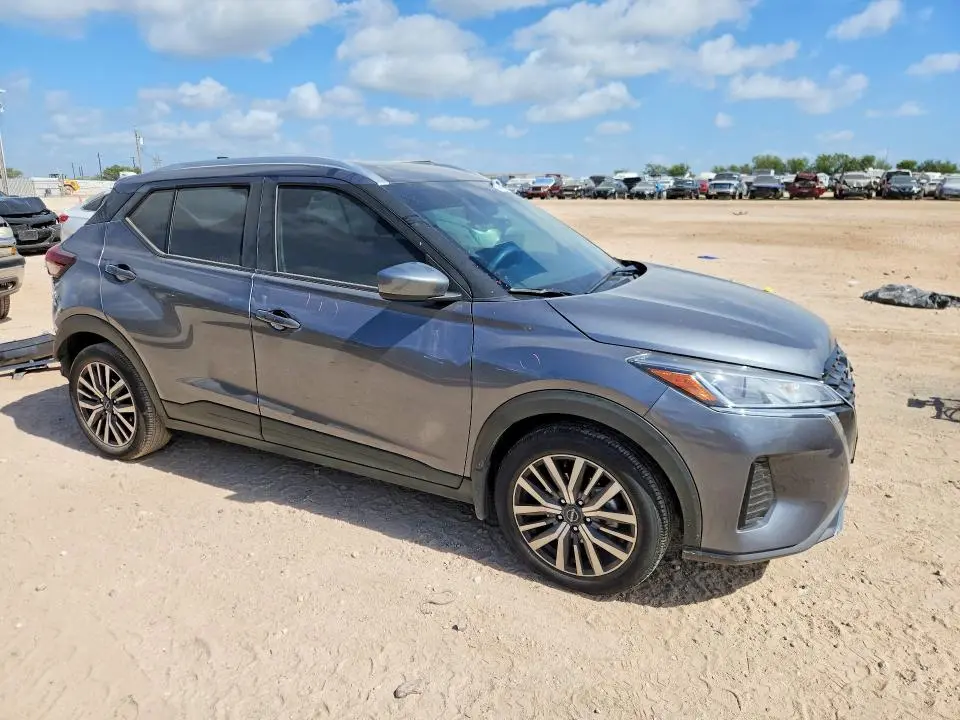 2023 NISSAN KICKS SV  