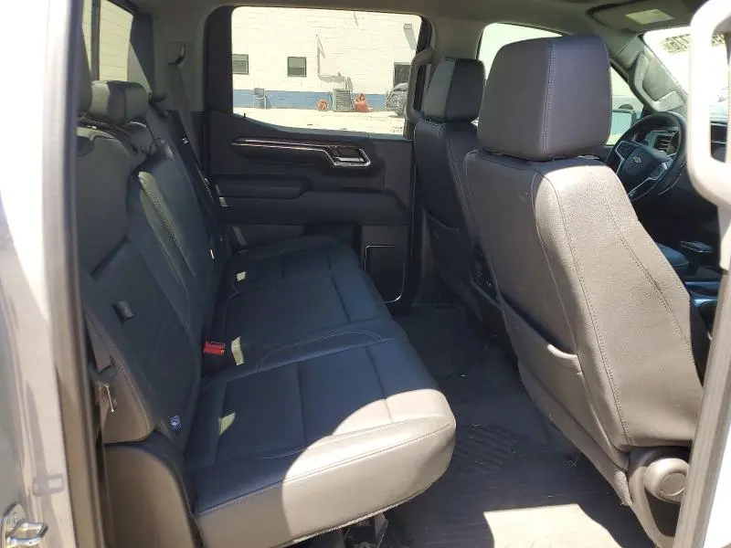 2024 CHEVROLET SILVERADO K1500 LT  