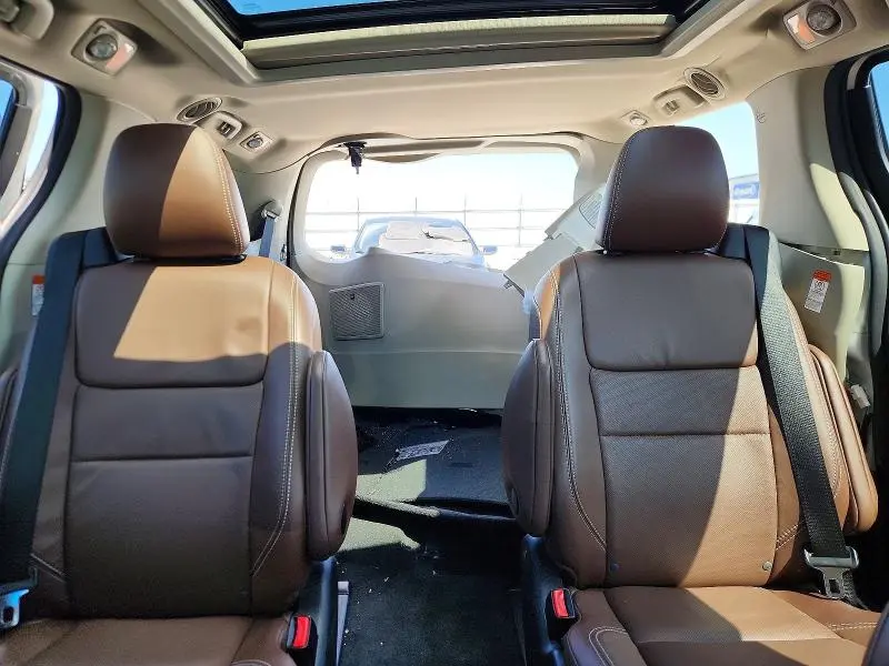 2015 TOYOTA SIENNA LIMITED PREMIUM 7-PASSENGER  