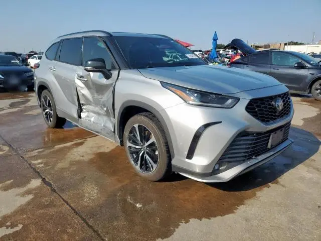 2021 TOYOTA HIGHLANDER XSE  