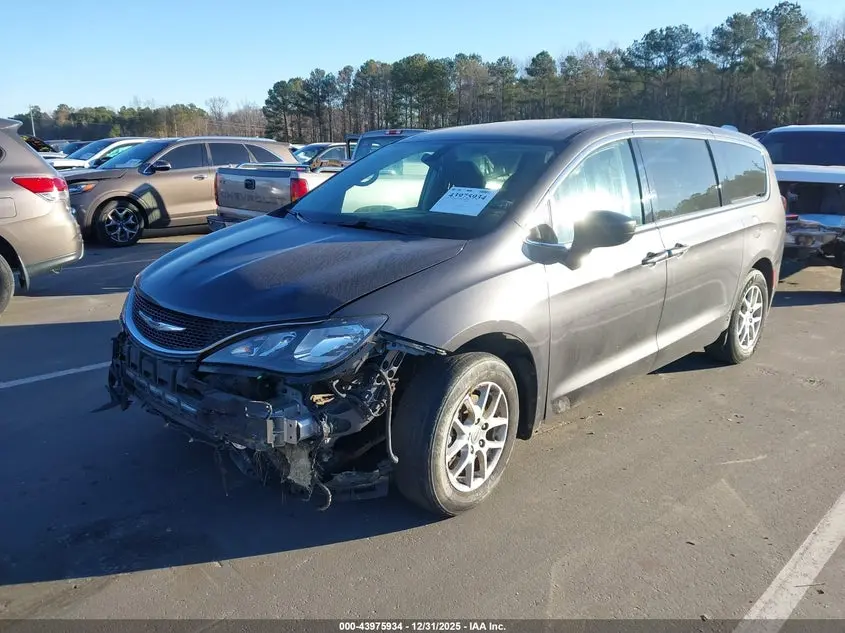 2021 CHRYSLER VOYAGER LX