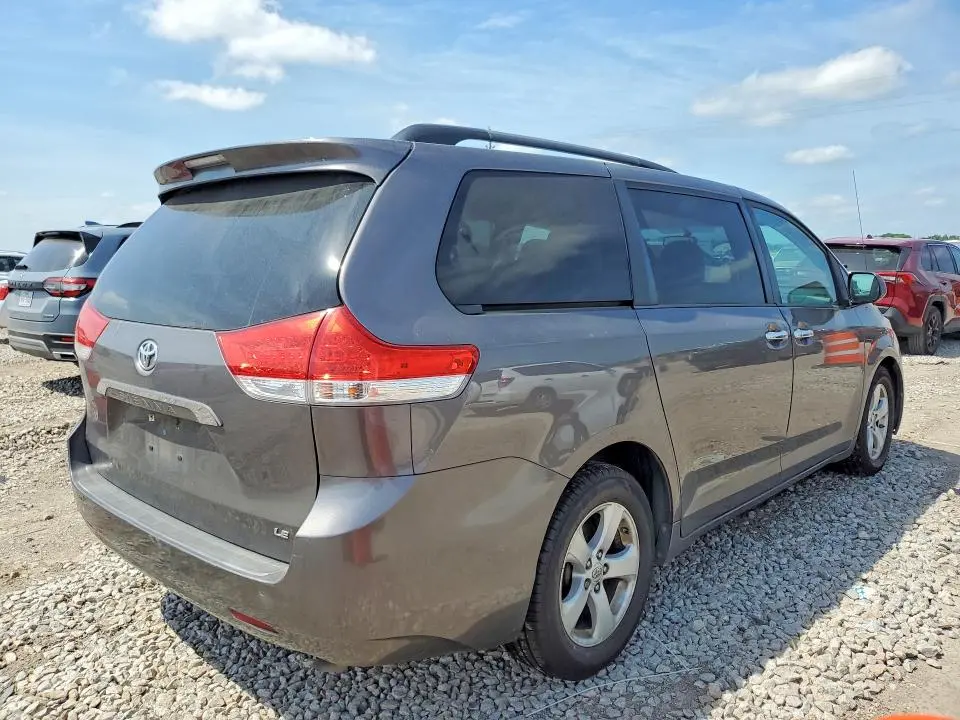 2014 TOYOTA SIENNA LE  