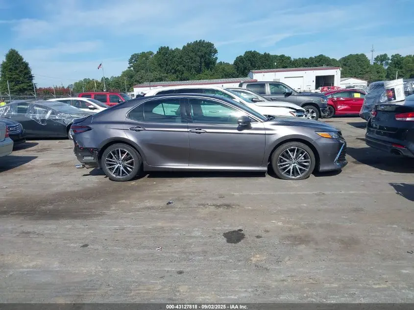 2022 TOYOTA CAMRY XLE