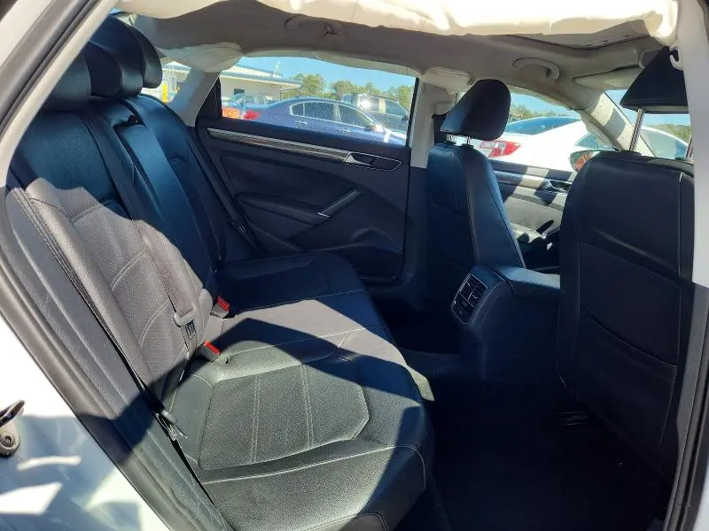 2018 VOLKSWAGEN PASSAT SE  