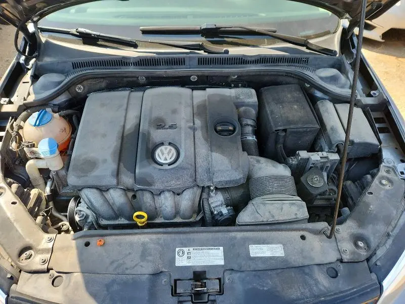 2013 VOLKSWAGEN JETTA SE  