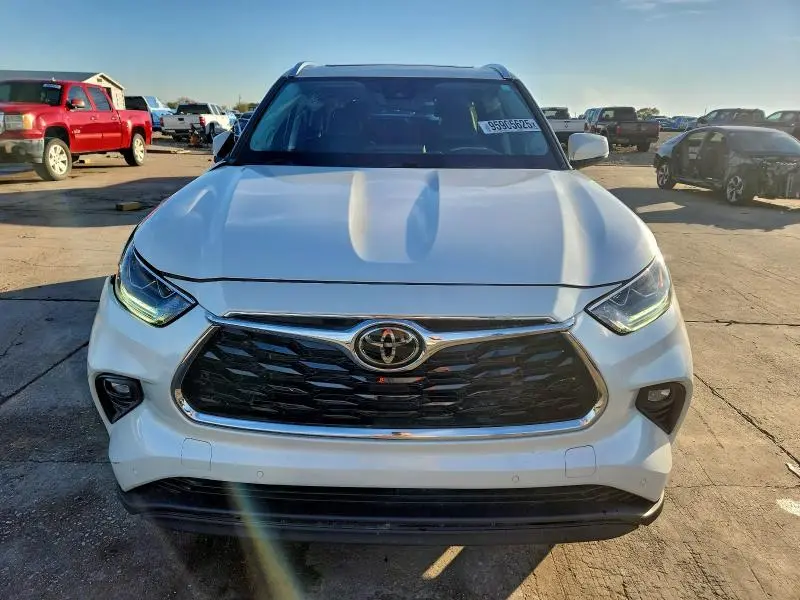 2021 TOYOTA HIGHLANDER LIMITED  