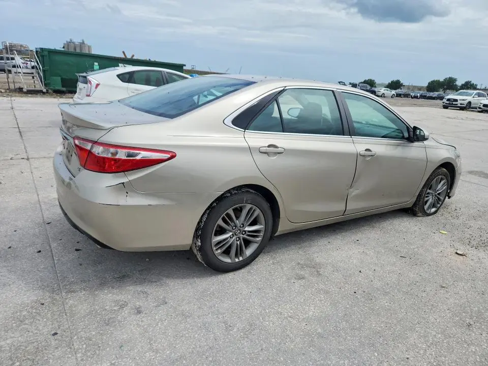 2017 TOYOTA CAMRY SE  