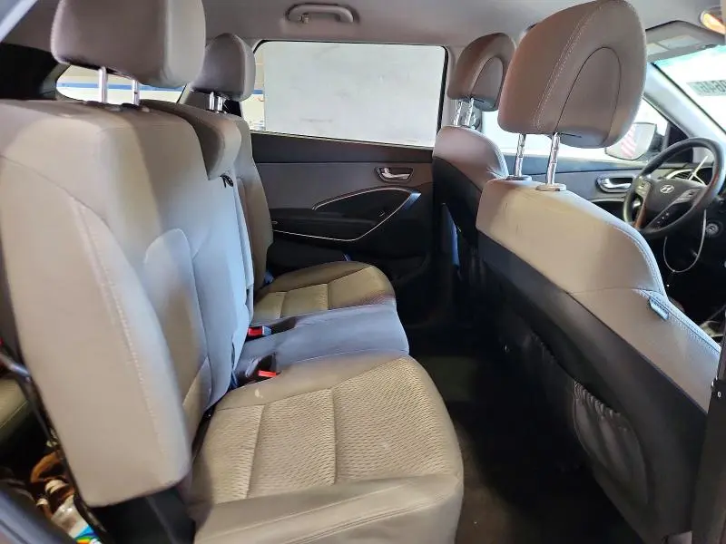 2018 HYUNDAI SANTA FE SE  