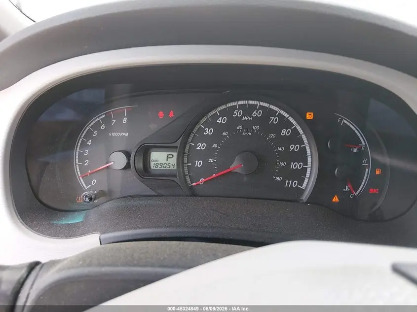 2011 TOYOTA SIENNA LE V6