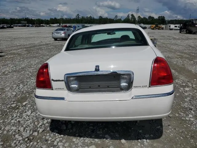 2010 LINCOLN TOWN CAR SIGNATURE LIMITED  