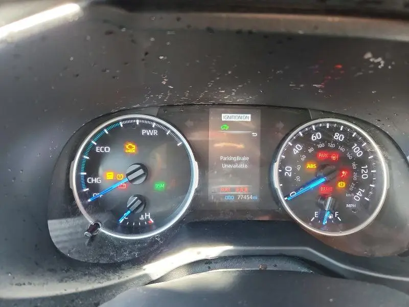 2021 TOYOTA RAV4 XLE  