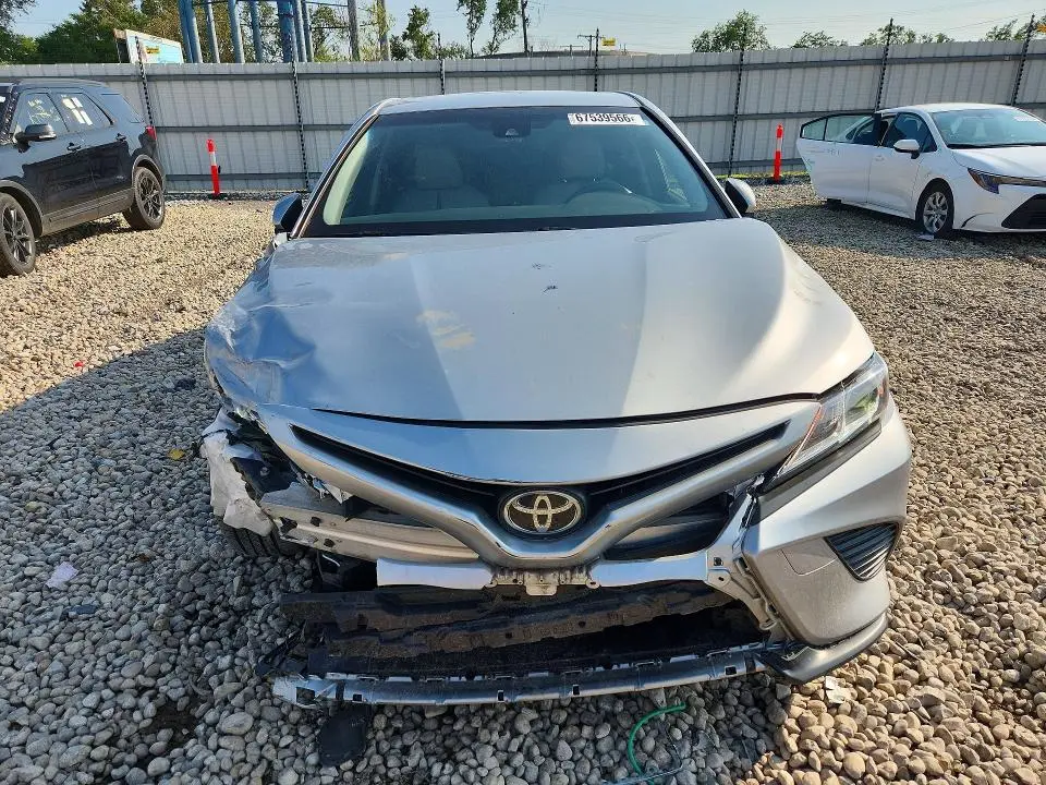 2018 TOYOTA CAMRY SE  