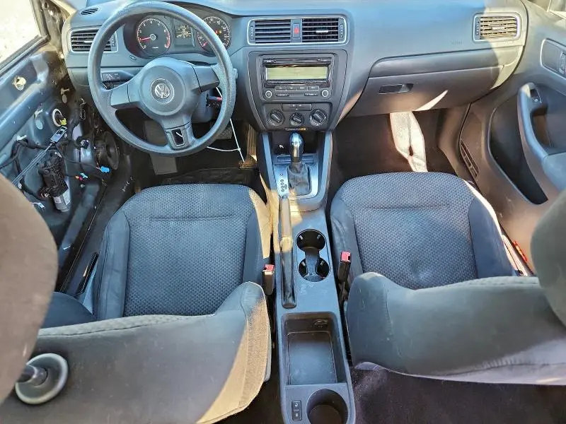 2011 VOLKSWAGEN JETTA BASE  