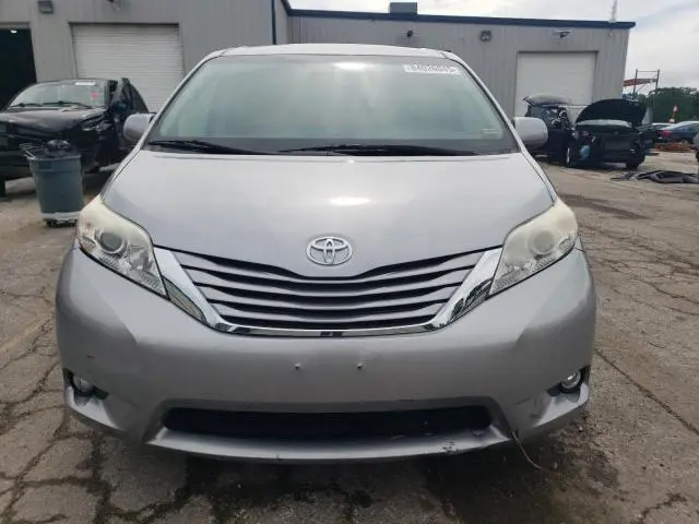 2015 TOYOTA SIENNA LE  