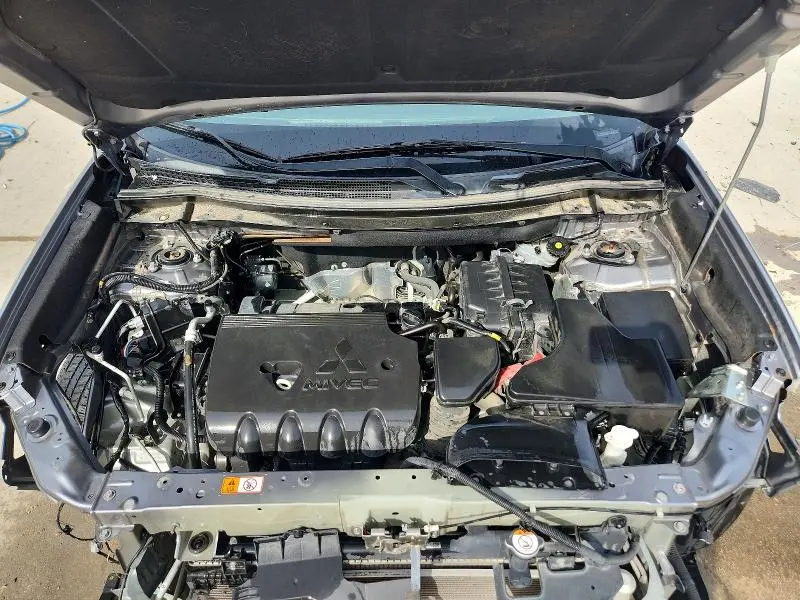 2019 MITSUBISHI OUTLANDER SE  