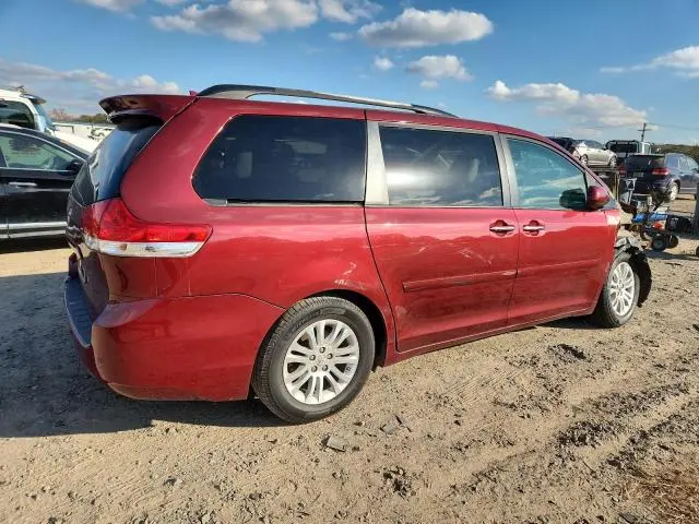 2011 TOYOTA SIENNA XLE  