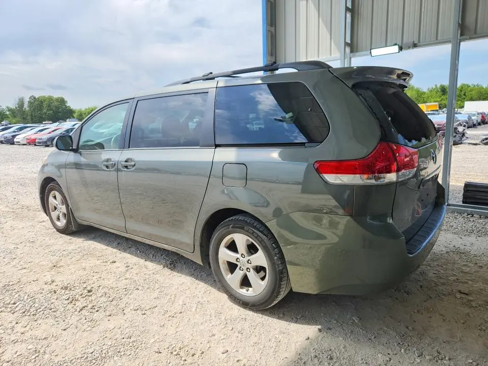 2014 TOYOTA SIENNA LE  
