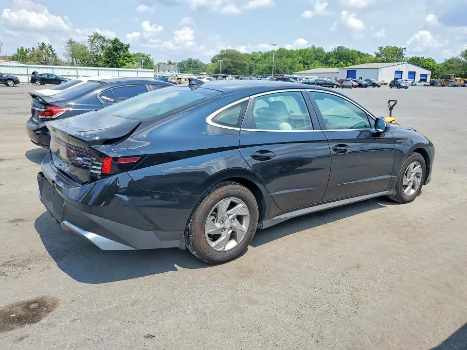 2025 HYUNDAI SONATA SE  