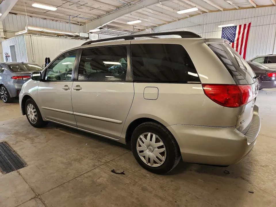2010 TOYOTA SIENNA LE 7-PASSENGER  