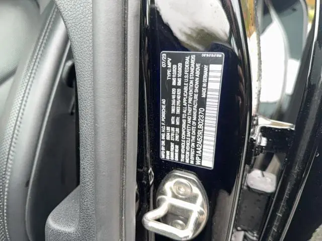 2024 PORSCHE MACAN BASE  