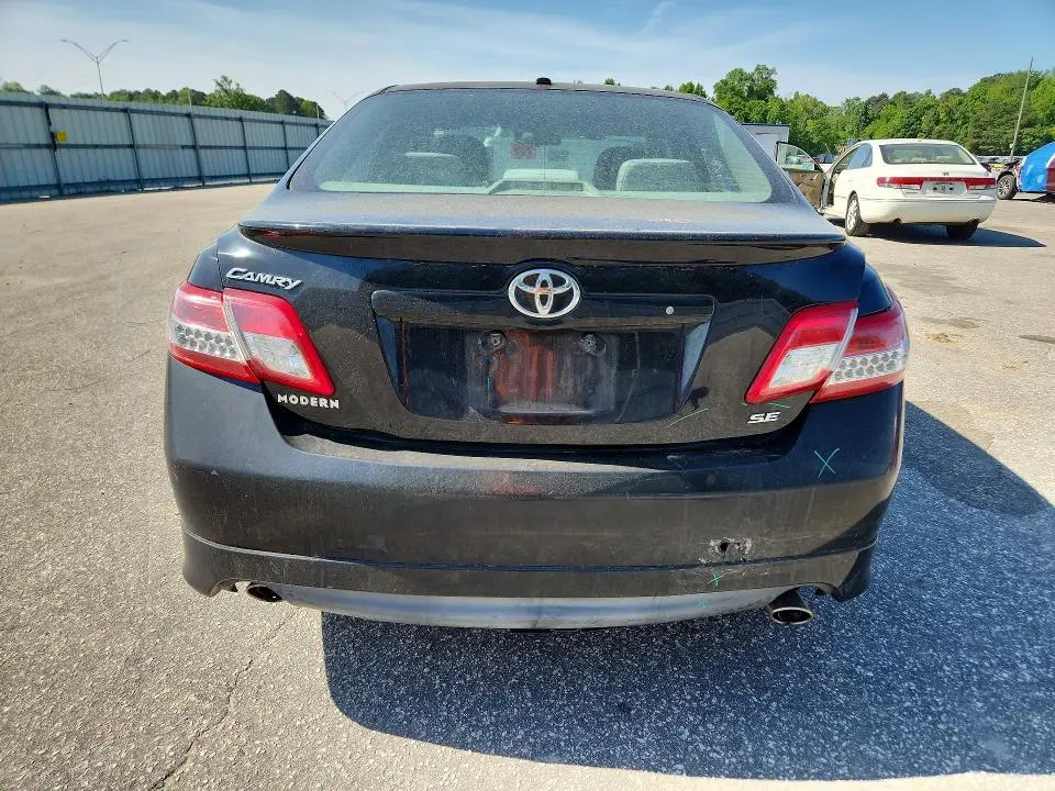 2011 TOYOTA CAMRY SE  