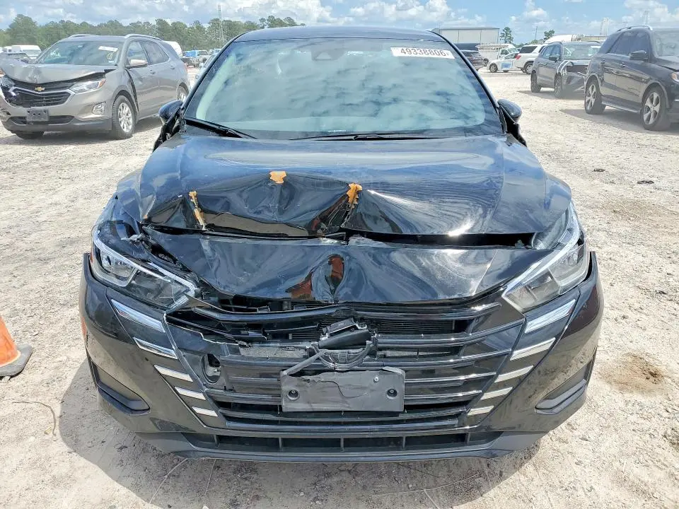 2024 NISSAN VERSA SV  