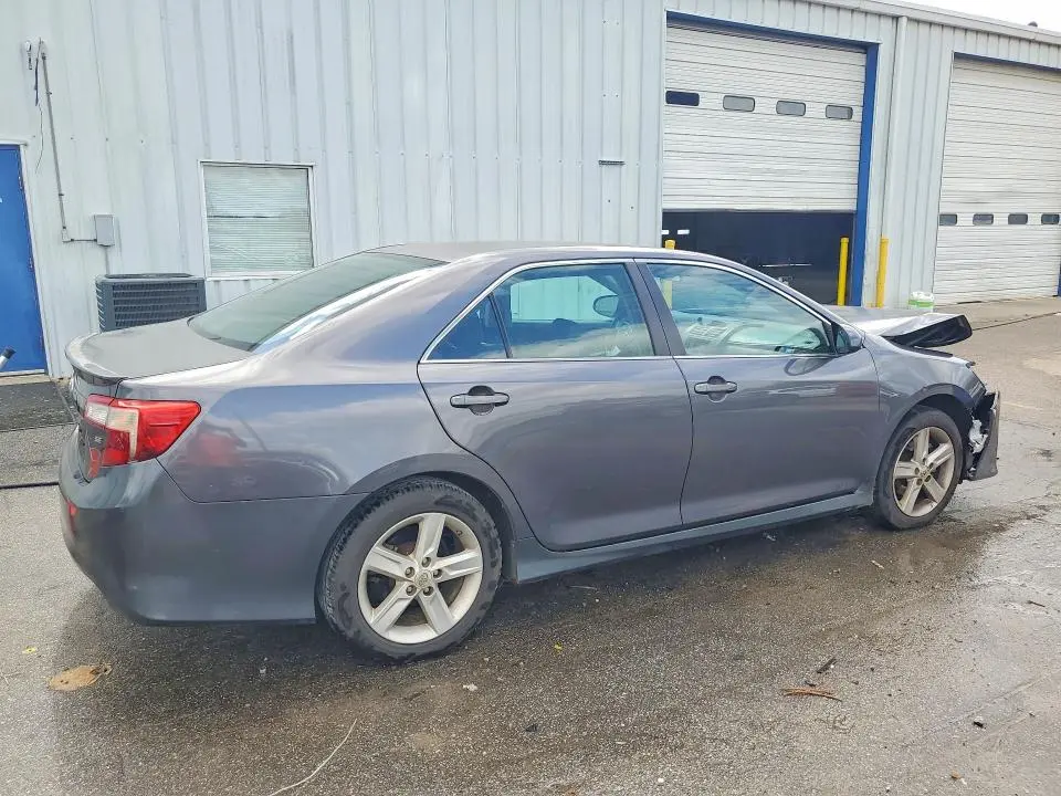 2013 TOYOTA CAMRY SE  