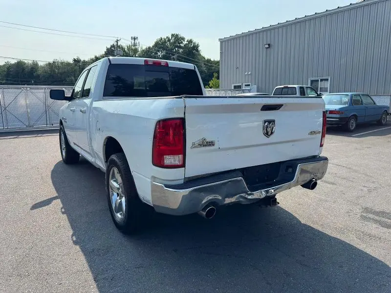 2016 RAM 1500 SLT  