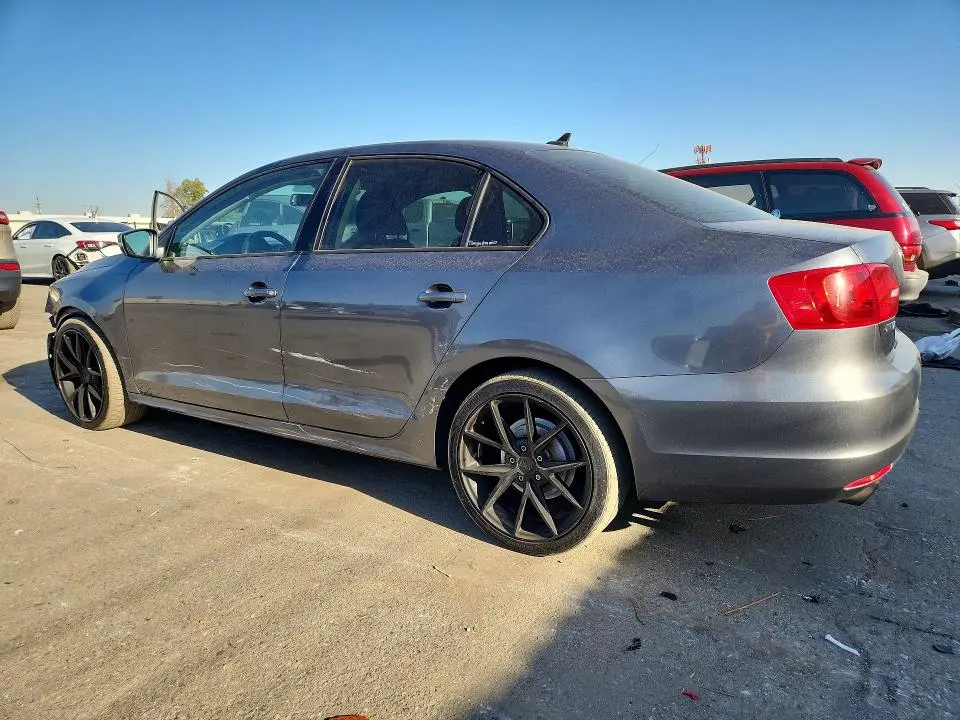2011 VOLKSWAGEN JETTA SE  