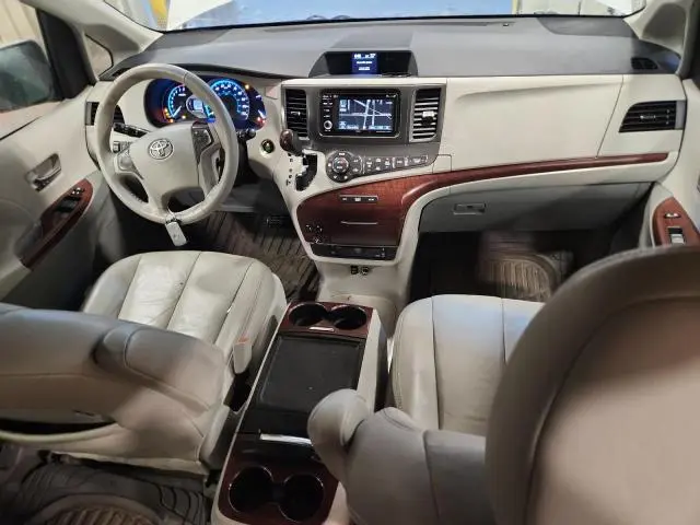 2014 TOYOTA SIENNA XLE  