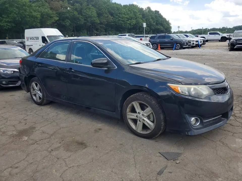 2013 TOYOTA CAMRY SE  