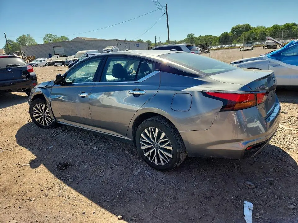 2023 NISSAN ALTIMA SV  