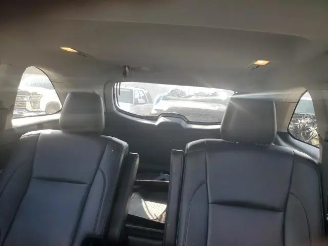 2019 TOYOTA HIGHLANDER SE  