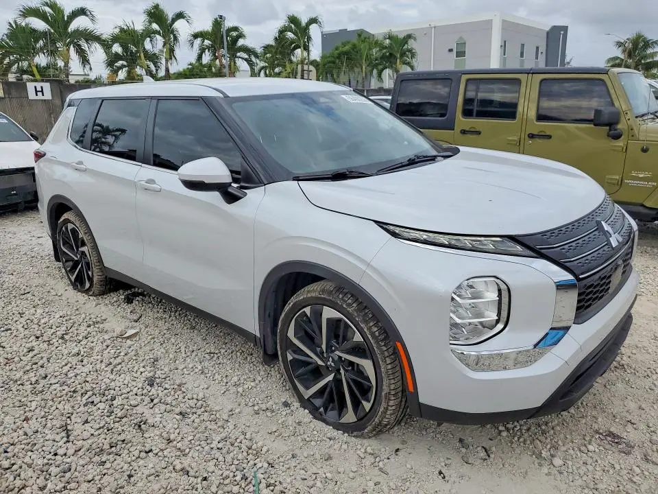 2022 MITSUBISHI OUTLANDER ES  