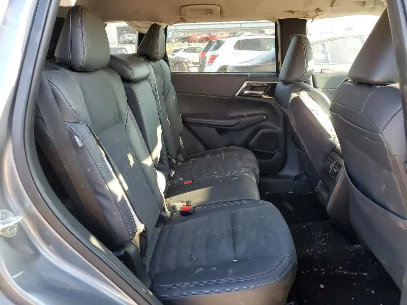 2024 MITSUBISHI OUTLANDER SE  