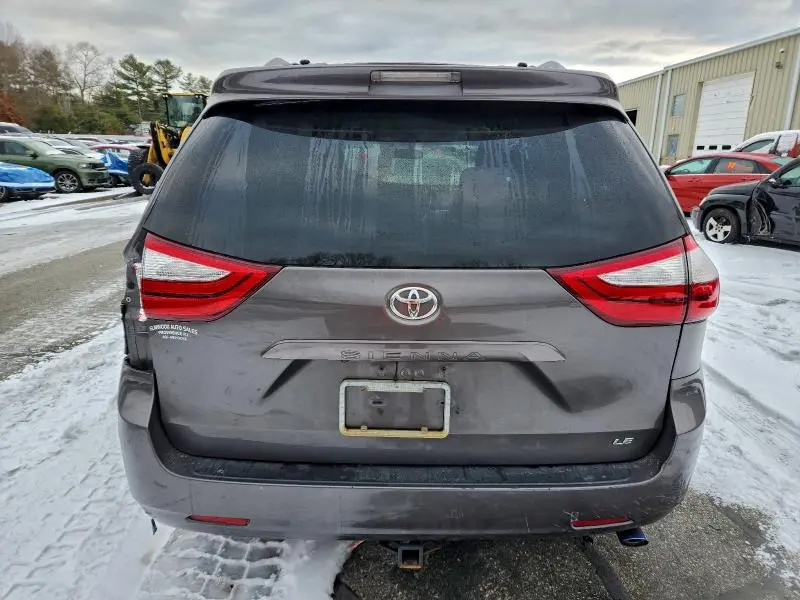 2017 TOYOTA SIENNA LE  