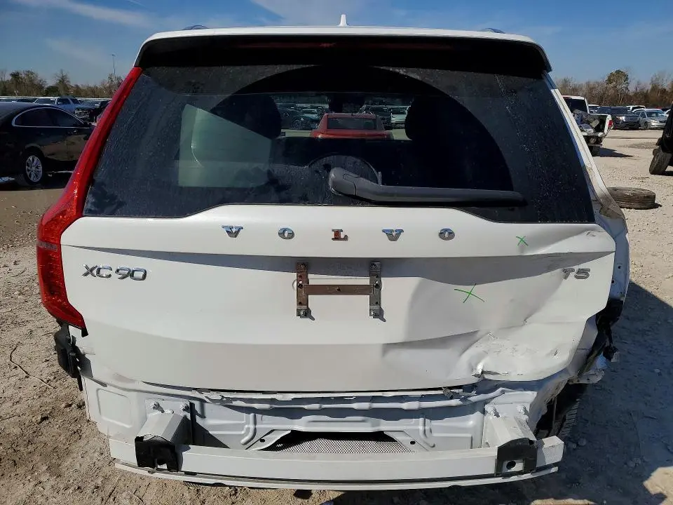 2022 VOLVO XC90 T5 MOMENTUM  
